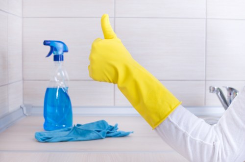 Bathroom deep cleaning during end of tenancy cleaning